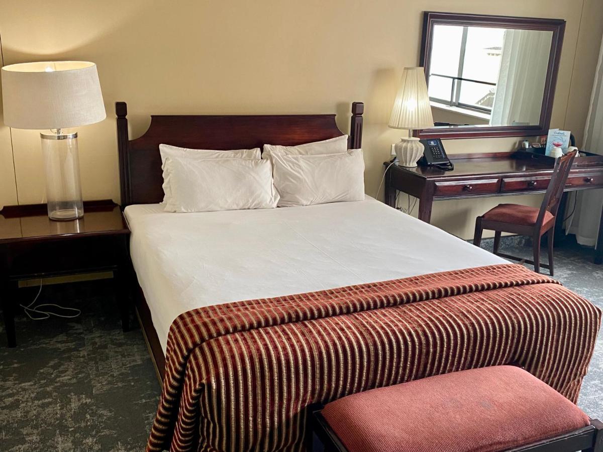 The Royal By Coastlands & Hotel